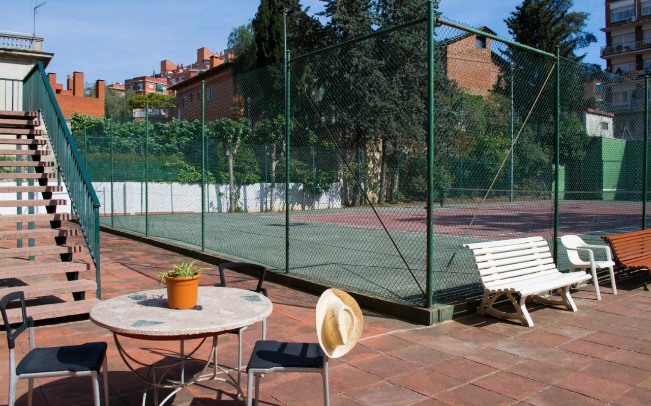 Happy People Maragall Barcelona Exterior foto